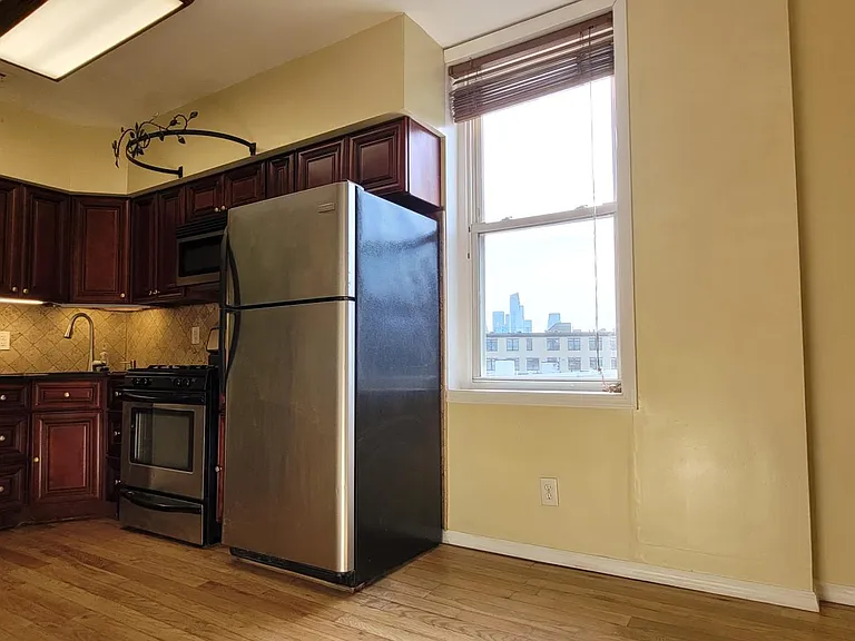 102 Maple St #3 — Photo 3