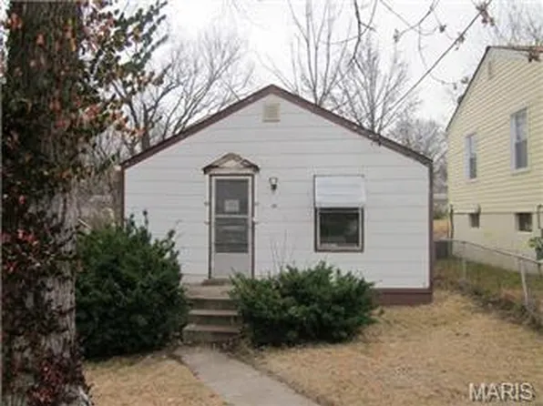 30 Anistasia Dr, Saint Louis, MO 63135