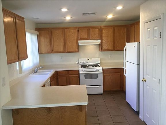 5th image of 6248 Desert Lavender Ave #0