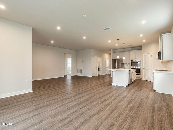 5th image of 3246 Tiger Palm Way