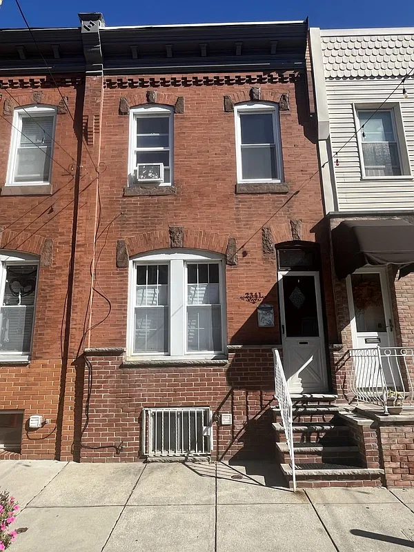 3 bed, 1.5 bath, $1,750 — Photo 2