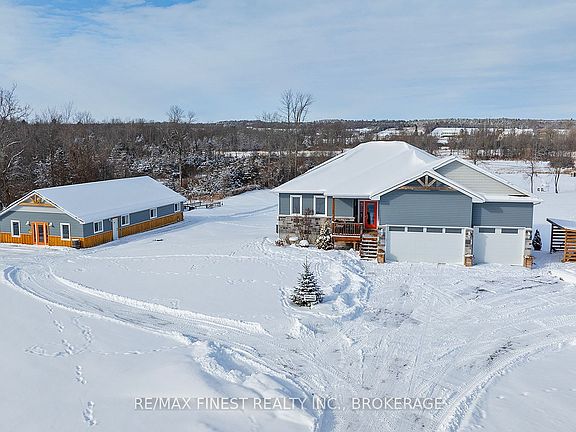 3rd image of 923 Maple Rd