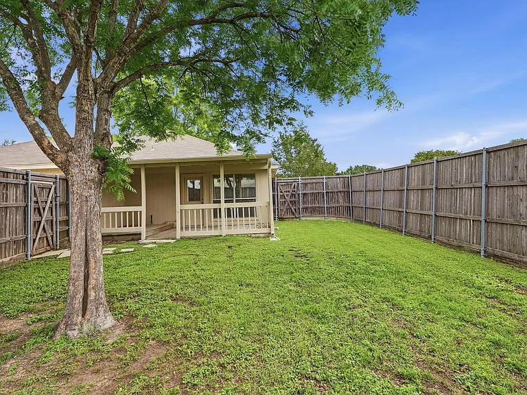 2833 Hidden Springs Dr — Photo 17