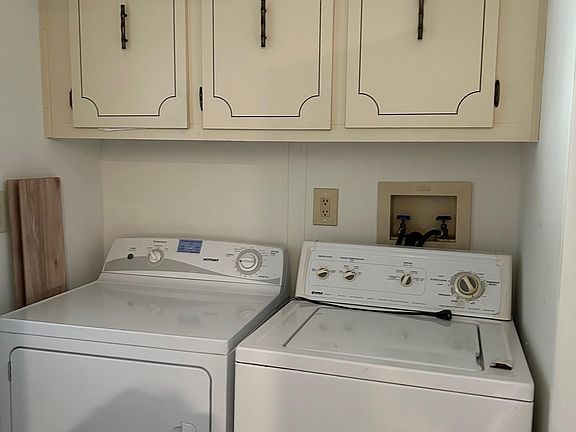 4th image of 719 Watersedge St