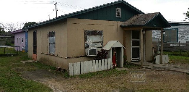 2nd image of 104 E Monroe St