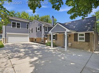 261 Reymont Rd, Waterford, MI 48327