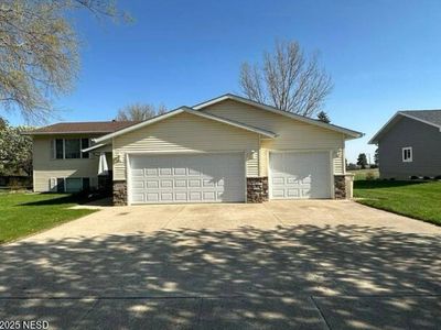 3007 5th Ave NW, Watertown, SD, 57201