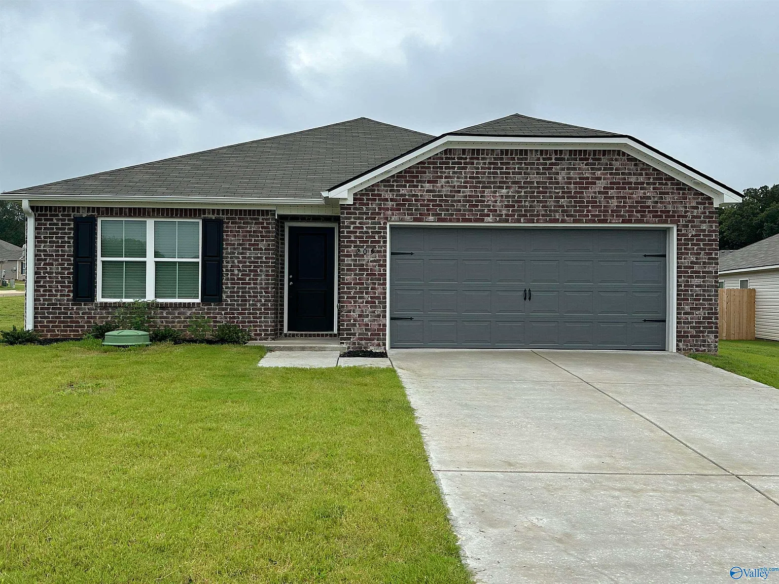 4 bed, 2.5 bath, 1955 sqft, $1,850 — Photo 1