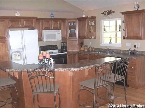 3rd image of 70 Lancelot Ct