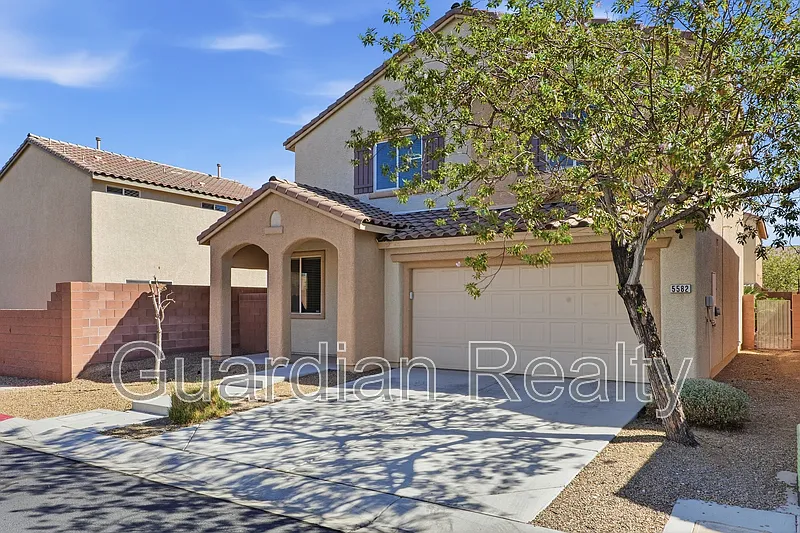 3 bed, 3.0 bath, 1991 sqft, $2,145 — Photo 2