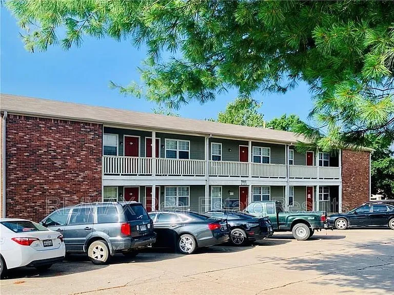 1810 W Twin Springs St #9 — Photo 1