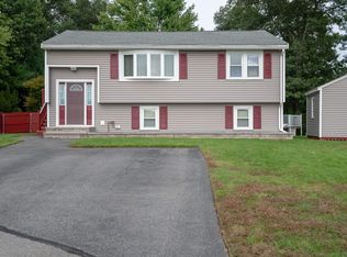 89 Bayberry Dr, Lowell, MA 01852