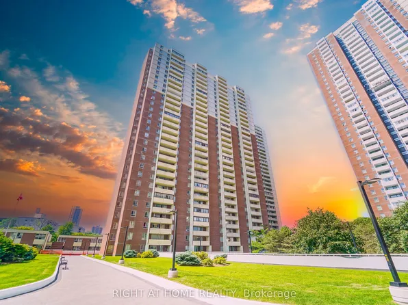 1 Massey Sq #1611, Toronto, ON M4C 5L4