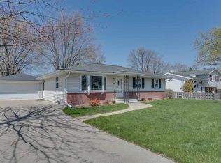1004 Grove St, Menasha, WI 54952