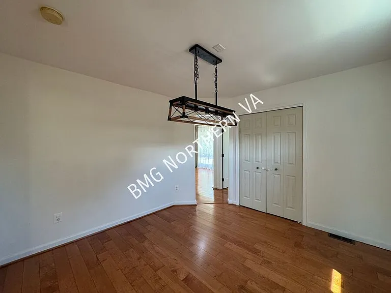1909 Rollins Dr — Photo 8