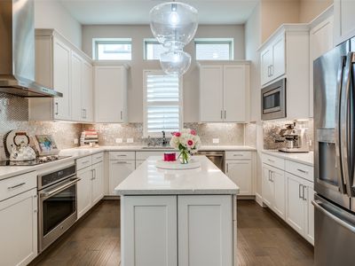5917 Evening Star Pl, Dallas, TX, 75235
