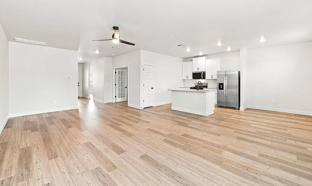 3 bed, 2.0 bath, 1692 sqft, $1,895 — Photo 4