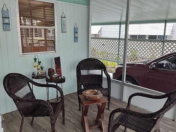 4th image of 396 Captiva St