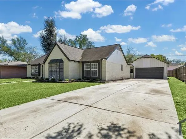 907 Fleetwood St, Baytown, TX 77520