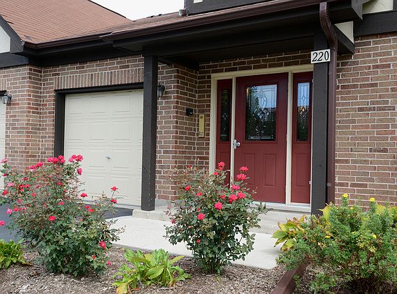 2nd image of 220 Stoneybrook Ln Unit A