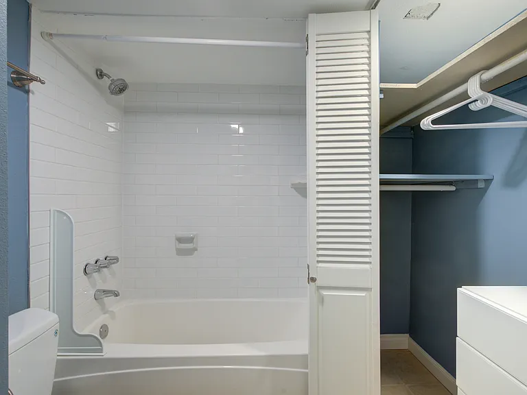 NEWLY REMODELED TUB/SHOWER