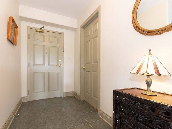 4th image of 512 Parkland Dr #216