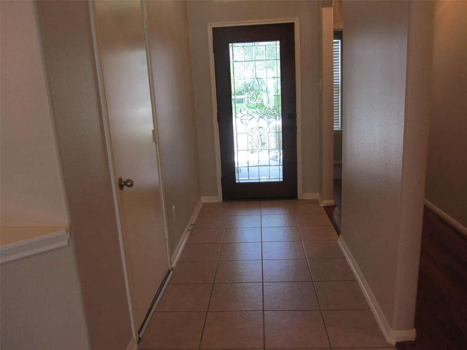4 bed, 2.0 bath, 1904 sqft, $2,300 — Photo 2