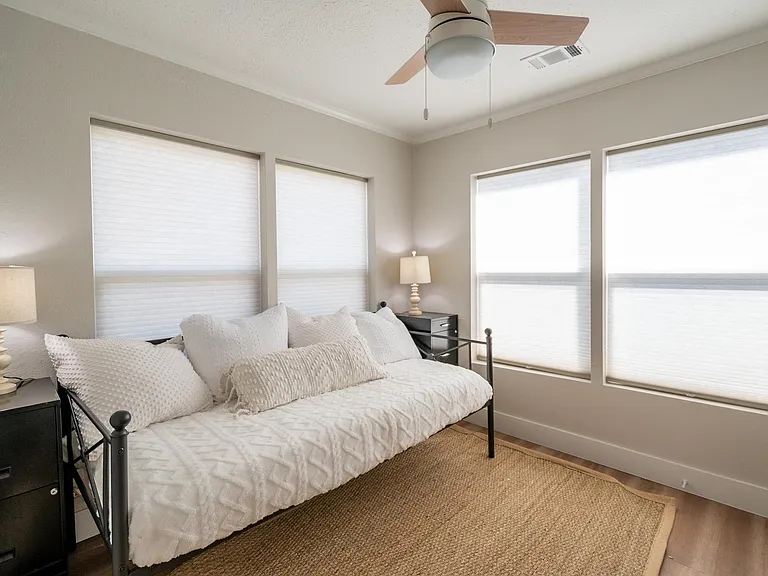 505 N Lbj Dr — Photo 4