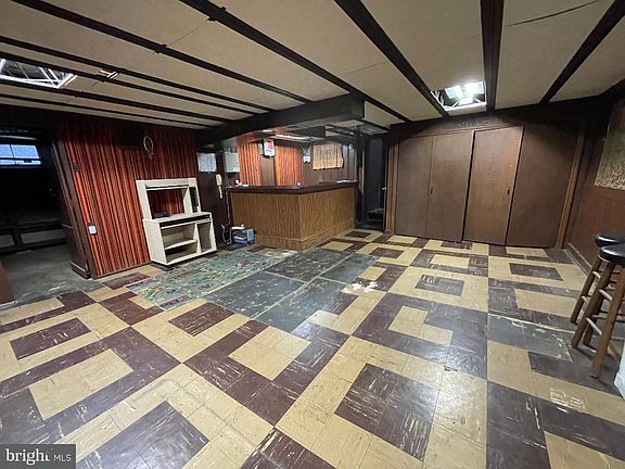 3rd image of 211 Sharon Park Dr