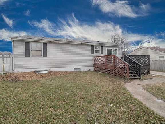 3rd image of 3120 Searles Ave
