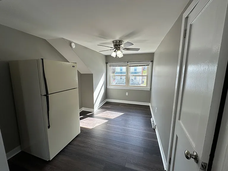 210 Hill St — Photo 7