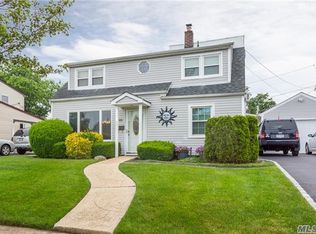 23 Harbor Ln #2, Levittown, NY