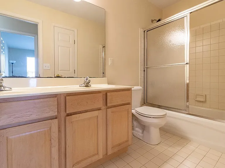 2nd full bathroom 2nd floor
