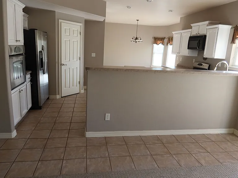 943 Via Descanso Dr — Photo 4