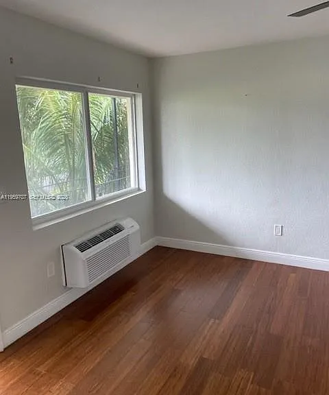 2121 Biarritz Dr #5 — Photo 4