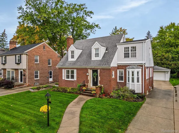 10084 Lasalle Blvd, Huntington Woods, MI 48070