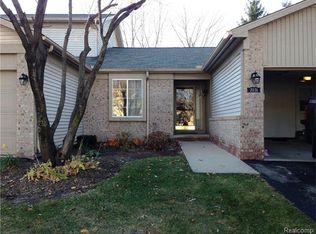7031 Deerhurst Dr #106, Westland, MI 48185