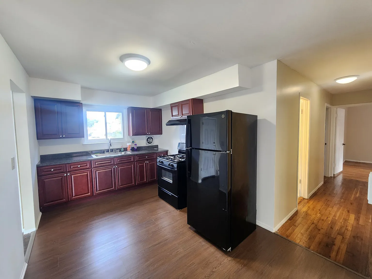 3 bed, 1.5 bath, $3,500 — Photo 4