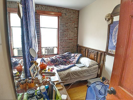 3rd image of 424 E 13th St #20