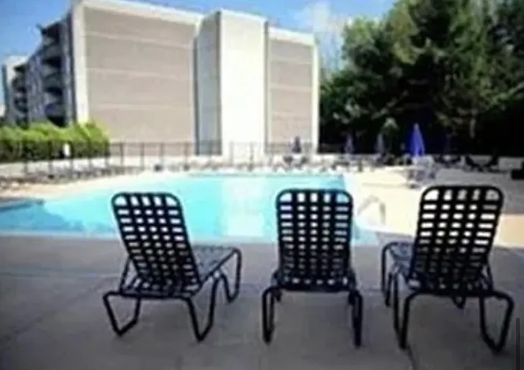 2 bed, 1353 sqft, $2,500 — Photo 2