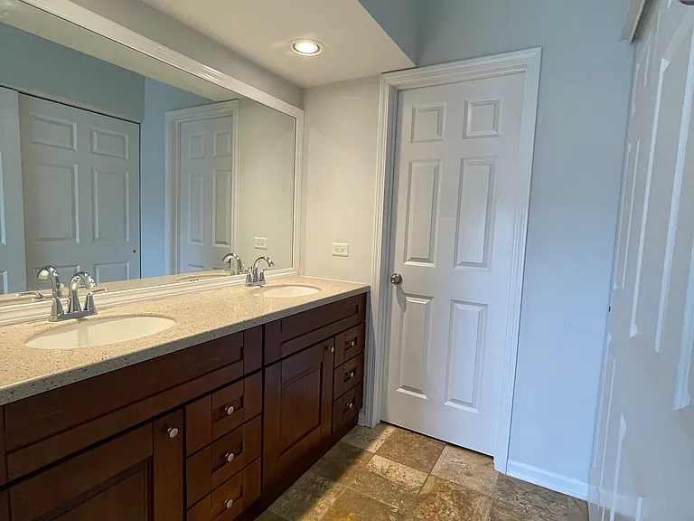 838 Newbury Ct — Photo 13