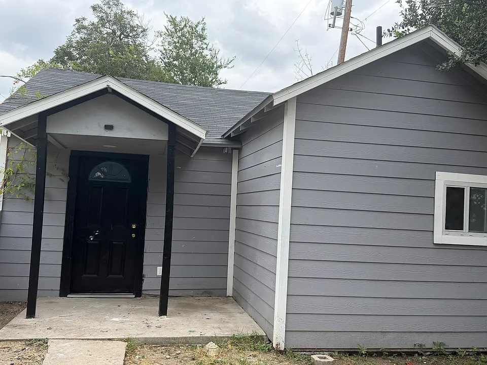 118 Bristol Ave #C