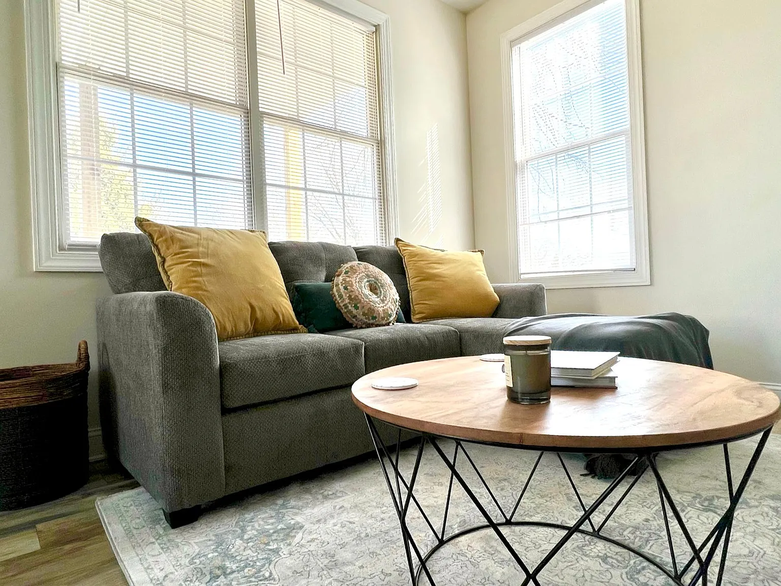 2 bed, 852 sqft, $2,350 — Photo 2