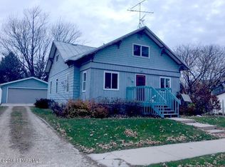 422 S Decorah St, Caledonia, MN 55921