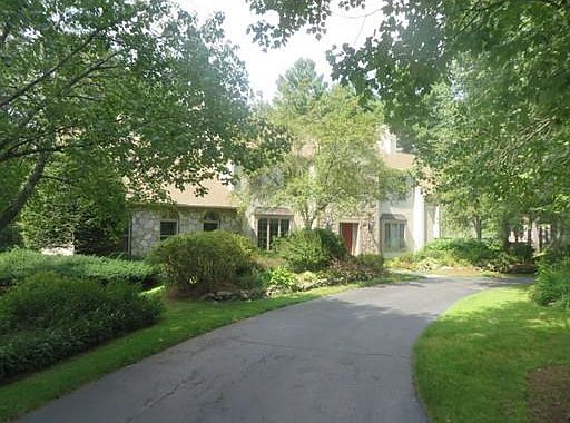 2nd image of 11 Bridle Path