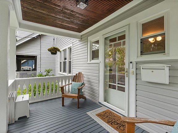 4th image of 3683 Saybrook Ave
