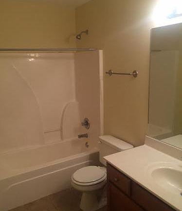 5th image of 1560 Chariot Dr