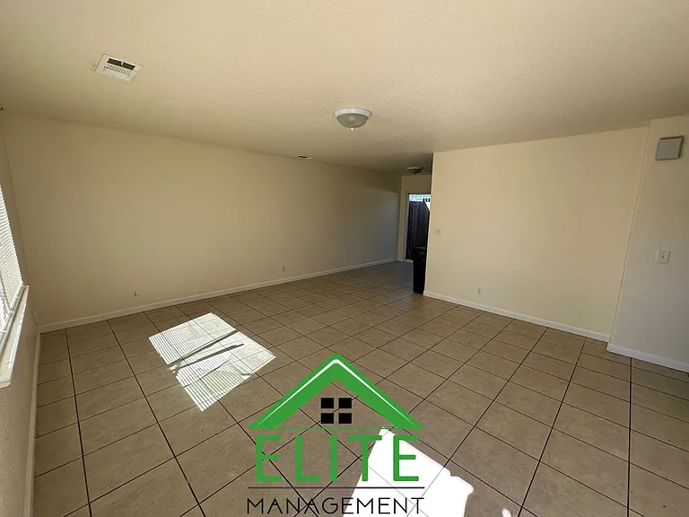 8023 Montgomery Dr — Photo 3