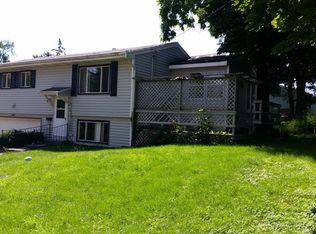 665 Pine St, Elgin, IL 60123