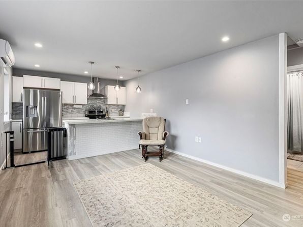4368 Division Ave W